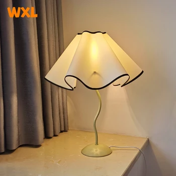 Nordic flor da lâmpada de mesa Clássico italiano LED, lâmpada de mesa de Tecido abajur do candeeiro de mesa Americano guarda-chuva sala de estar candeeiro de mesa