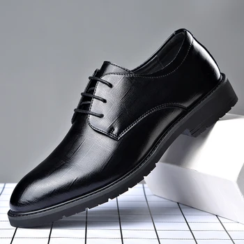 Verão, sapatos de couro dos homens de negócios formal de couro macio inferior casual estilo Britânico dedo apontado para banquetes terno preto sapatos